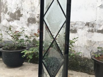 Wzorzyste drzwi z litego szkła, dekoracyjne drzwi przesuwne