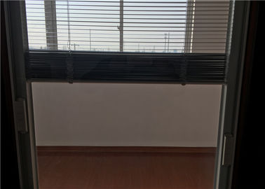 Szkło hartowane kwasem o grubości ścianek 25-30 mm Aluminiowe żaluzje